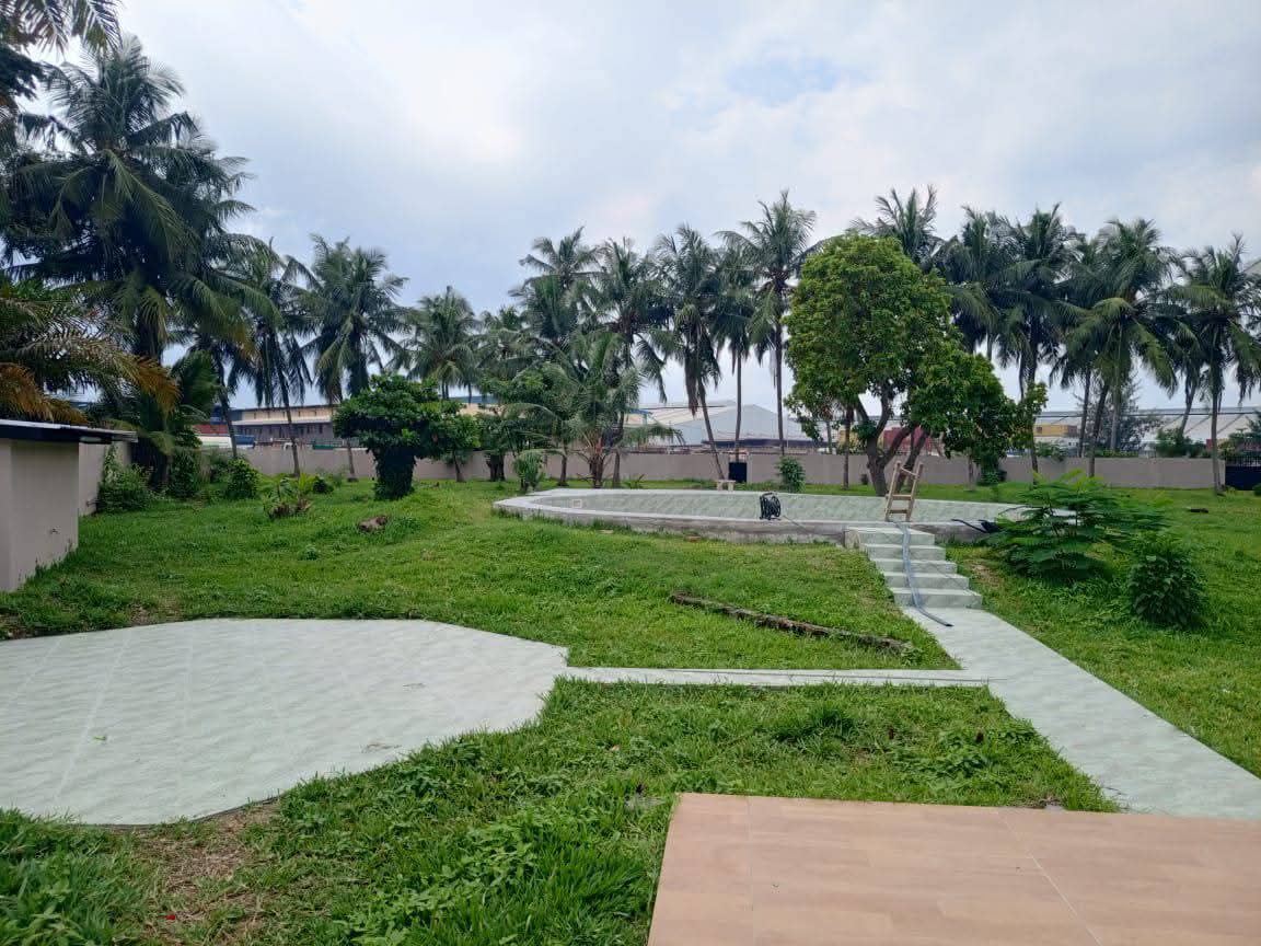 Domaine sur 5000m² en vente à Vridi - vue 4